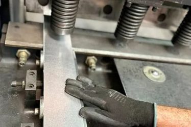 Corte guilhotina para chapa de aço com precisão garantida