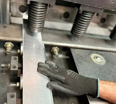 Quando usar corte em guilhotina na indústria metalúrgica?
